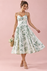 Robe midi blanche à imprimé floral, décolleté cœur et fronces