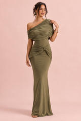 Robe longue froncée à épaules dénudées vert olive