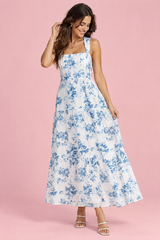 Robe midi blanche à imprimé porcelaine bleu et encolure carrée
