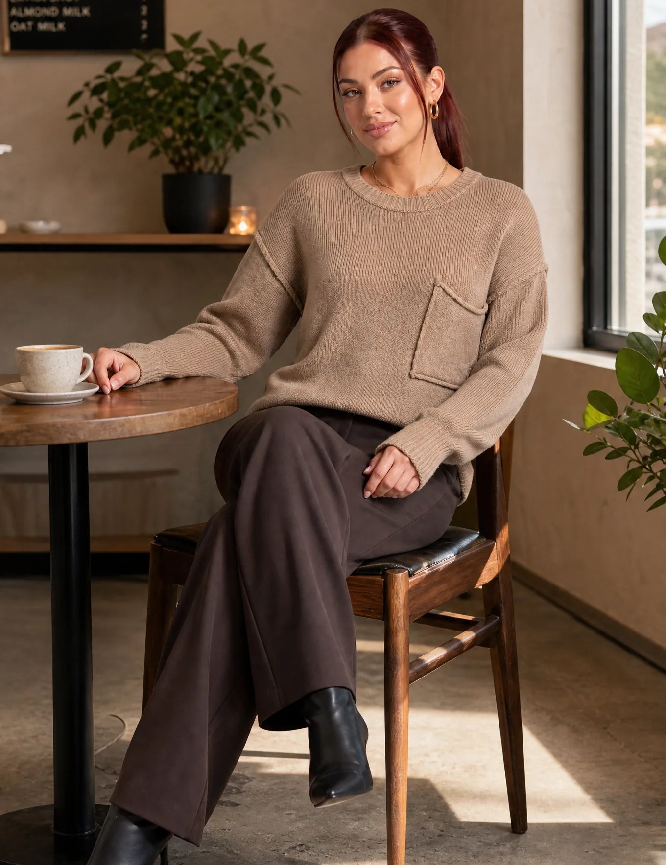 Pull ample à poche poitrine | Photo lifestyle | Lounelle Paris
