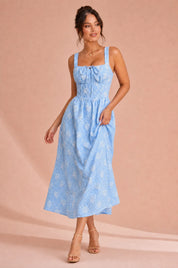 Robe longue bleue encolure carrée dos smocké | Vue en mouvement | Lounelle Paris