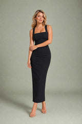 Robe longue col carré ajustée