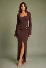 Robe longue col carré fendue