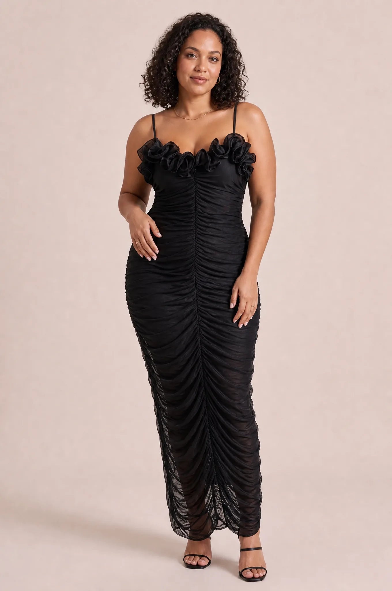 Robe longue noire fines bretelles | Porté sur une autre silhouette | Lounelle Paris