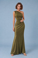 Robe longue satinée à une épaule