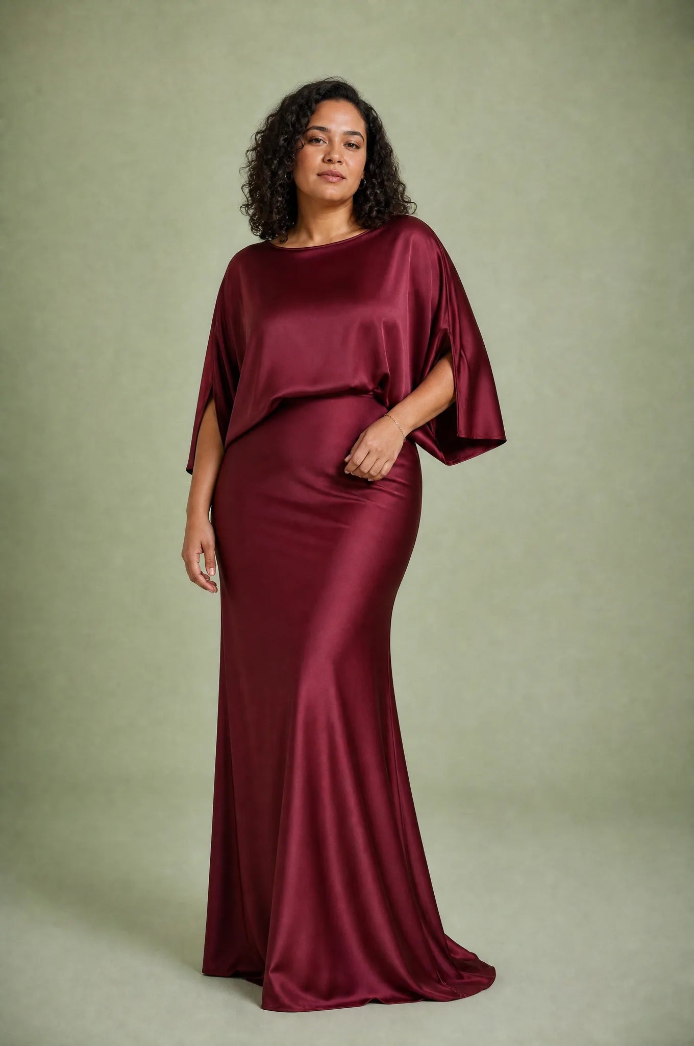 Robe longue satinée encolure bateau | Porté sur une autre silhouette | Lounelle Paris