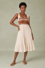 Robe midi à bretelles smockée