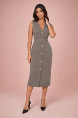 Robe noire col V ceinturée