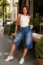 Short en jean large bleu délavé | Photo lifestyle | Lounelle Paris