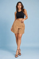 Short plissé taille haute